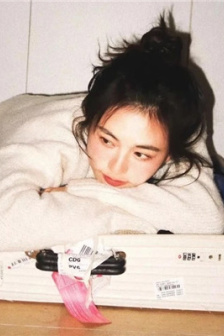 美女扒开胸罩露出奶头图片无遮挡